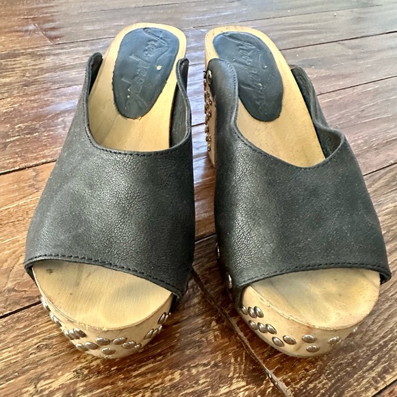 Free People Colbie Studded Wooded Clogs Black Leather Sz 5 - Picture 3 of 7